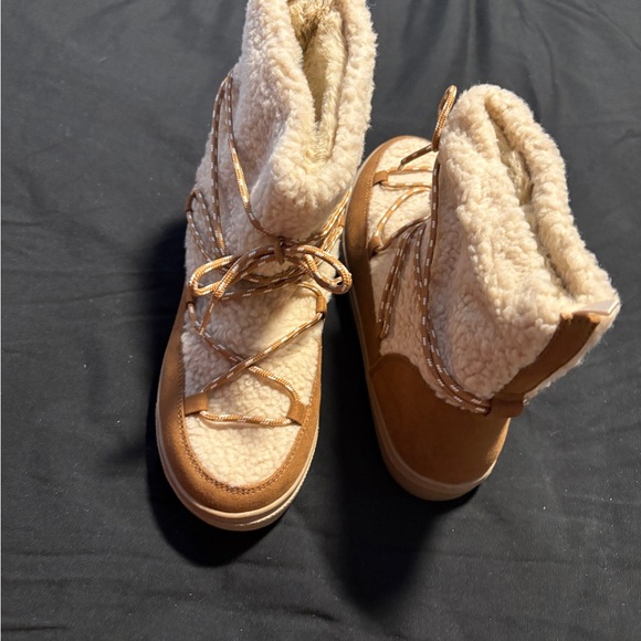 Old Navy Cozy Shearling-Lined Brown Boots - Picture 1 of 8